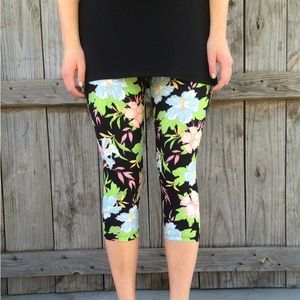 Agnes & Dora Flowers In Tune Capri Leggings Adult S/M